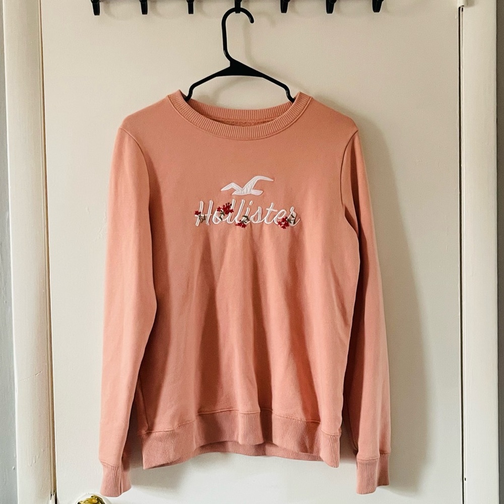 | brand: Hollister | size: M | color: pink |